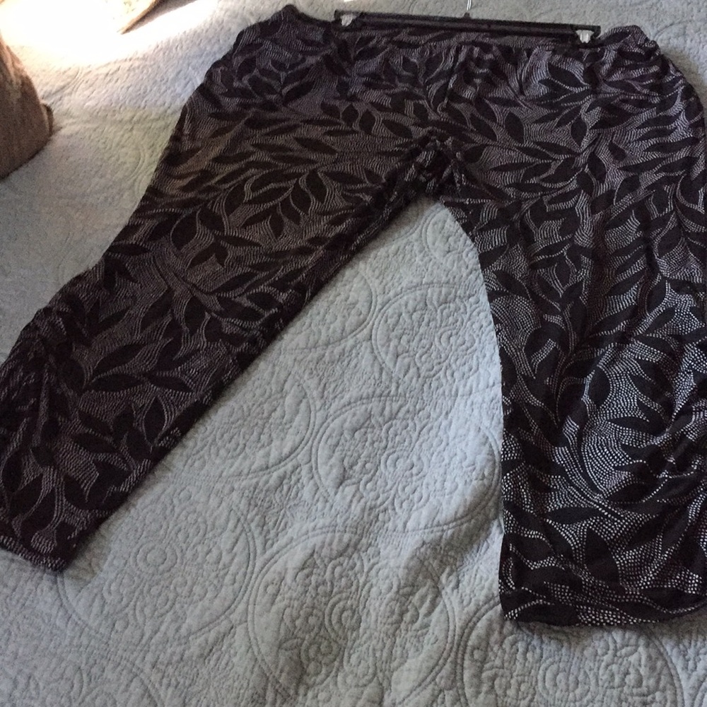 Susan Graver Capri